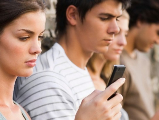Acesso à internet via smartphones aumentou 112% no último ano no Brasil.