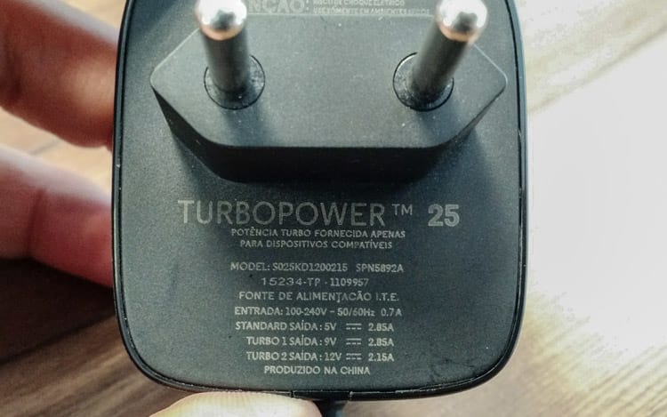 Carregador de celular turbo